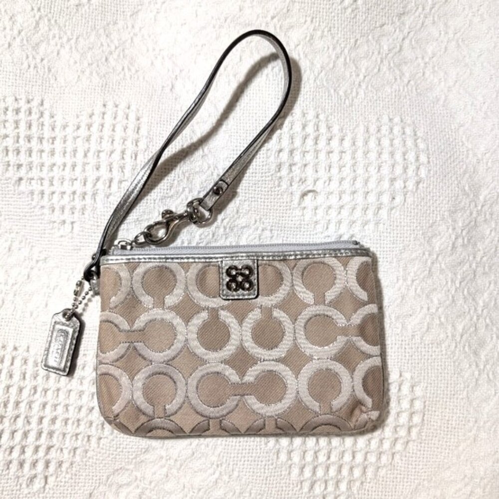Like New Coach Julia Op Art Lurex Legacy Wristlet‎ 6" L x 4" W